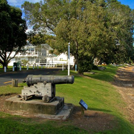 Hananui Lodge And Apartments Расселл Экстерьер фото