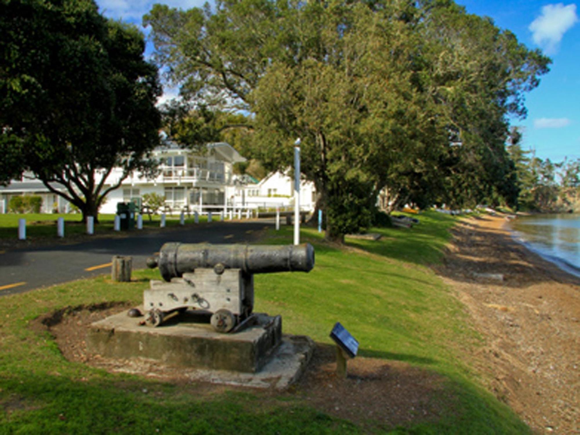 Hananui Lodge And Apartments Расселл Экстерьер фото