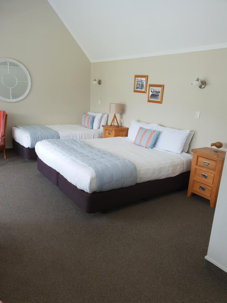 Hananui Lodge And Apartments Расселл Экстерьер фото