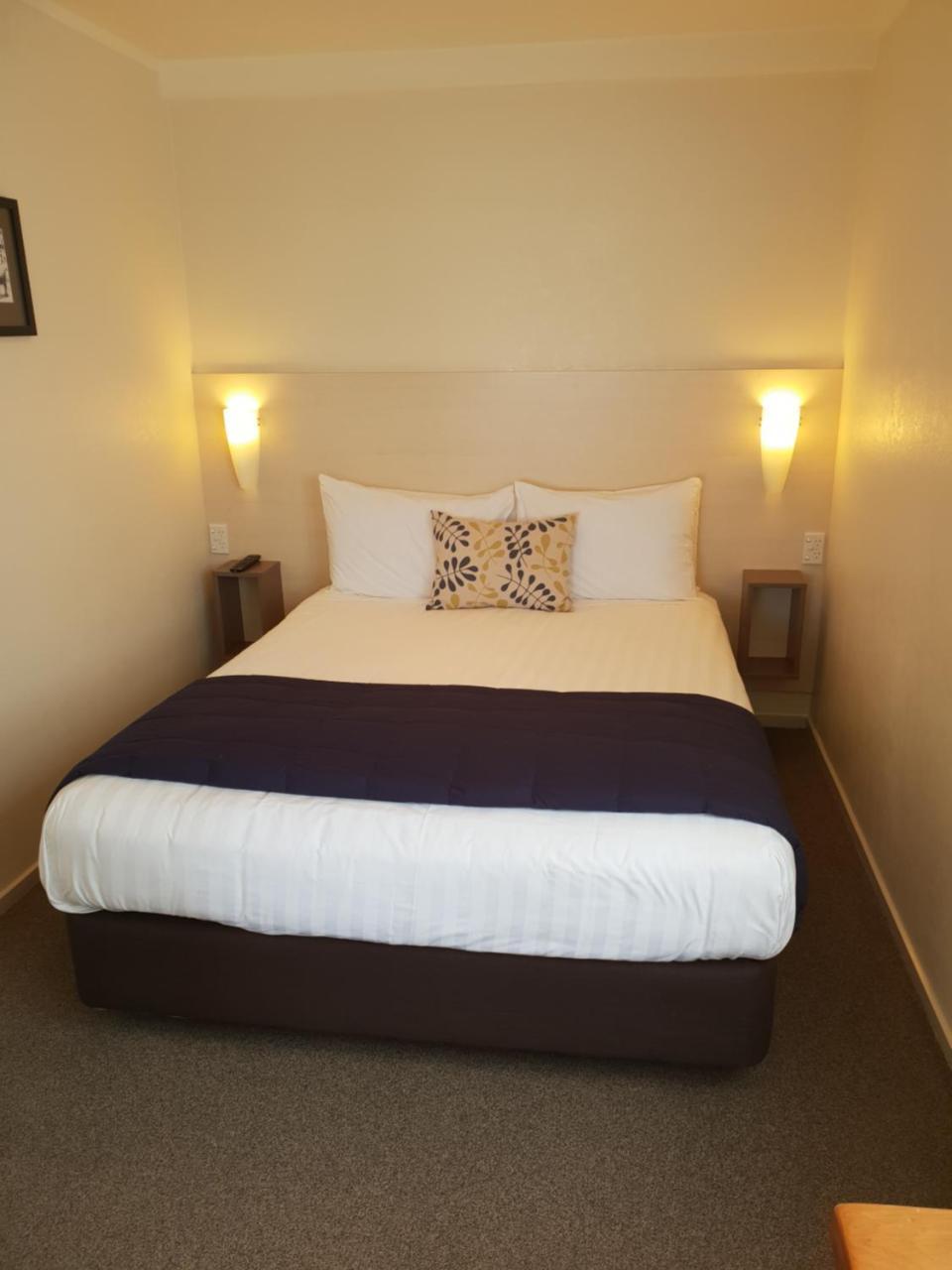 Hananui Lodge And Apartments Расселл Экстерьер фото
