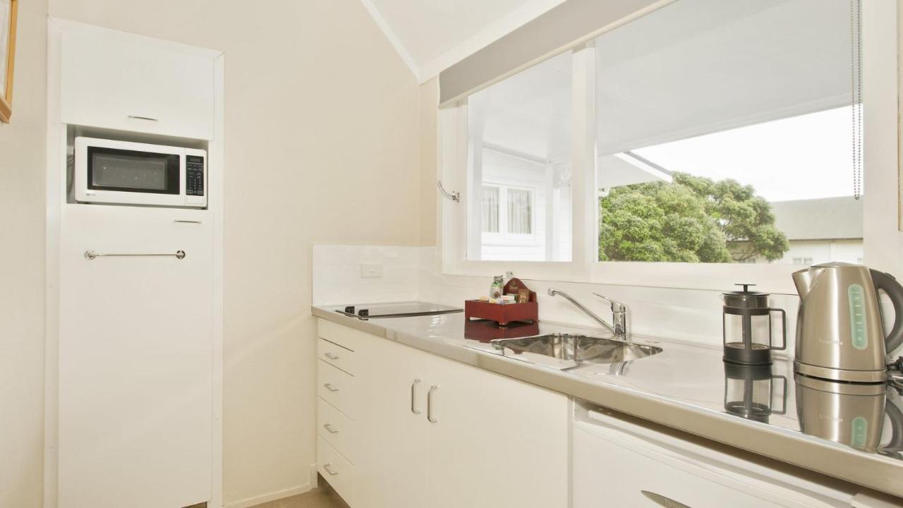 Hananui Lodge And Apartments Расселл Экстерьер фото