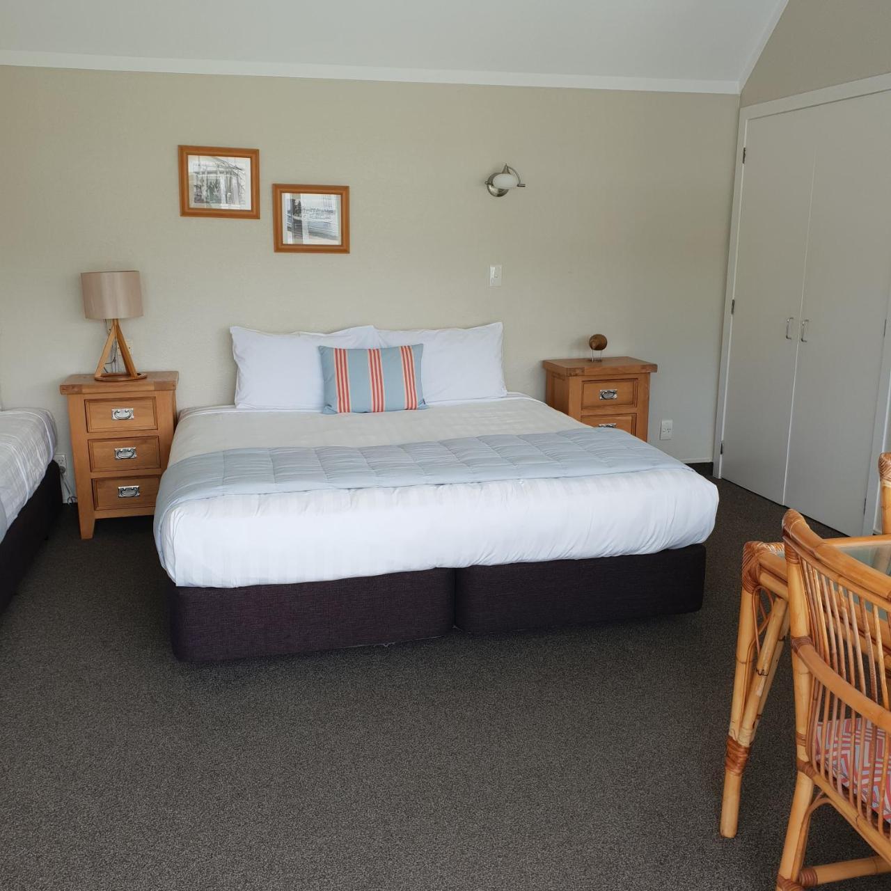 Hananui Lodge And Apartments Расселл Экстерьер фото