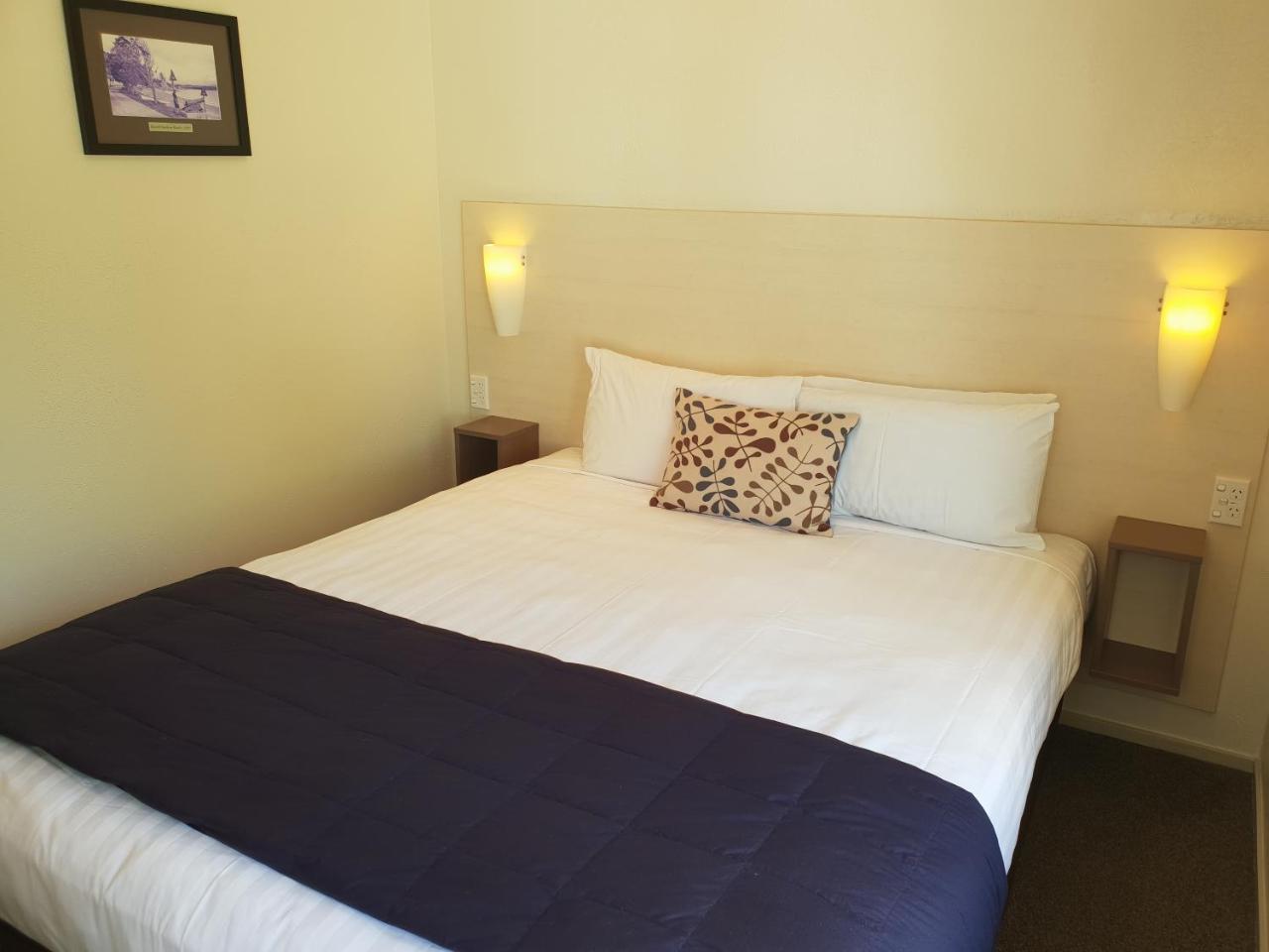 Hananui Lodge And Apartments Расселл Экстерьер фото