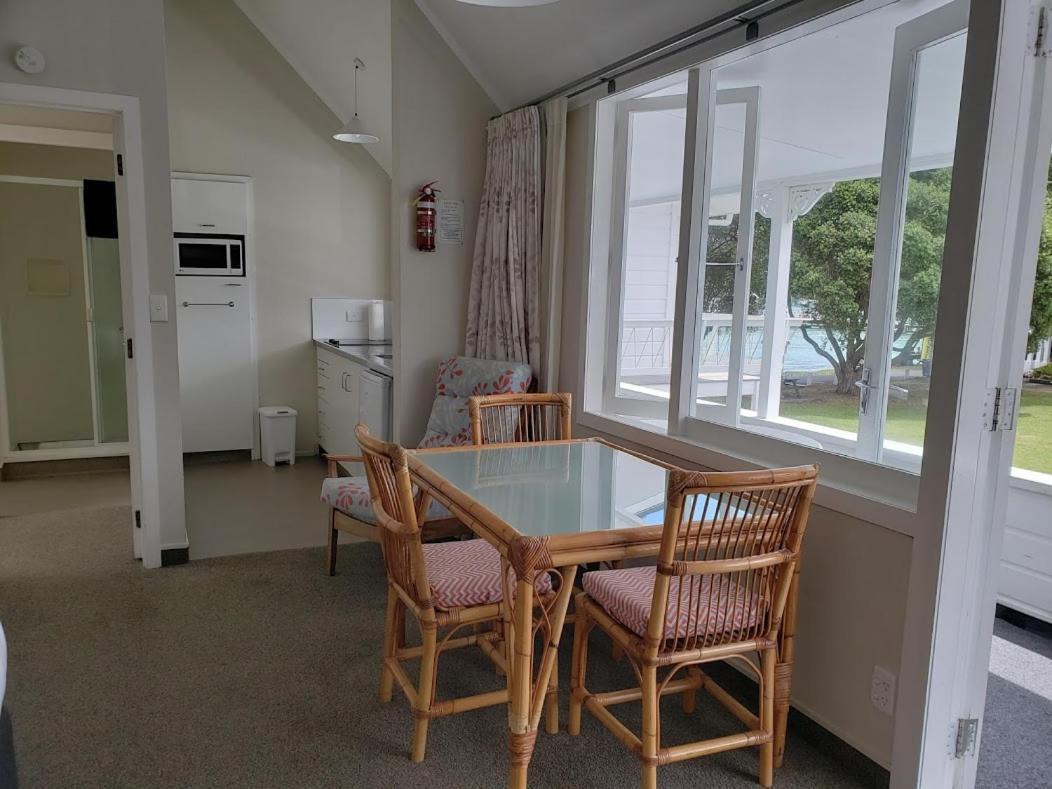 Hananui Lodge And Apartments Расселл Экстерьер фото