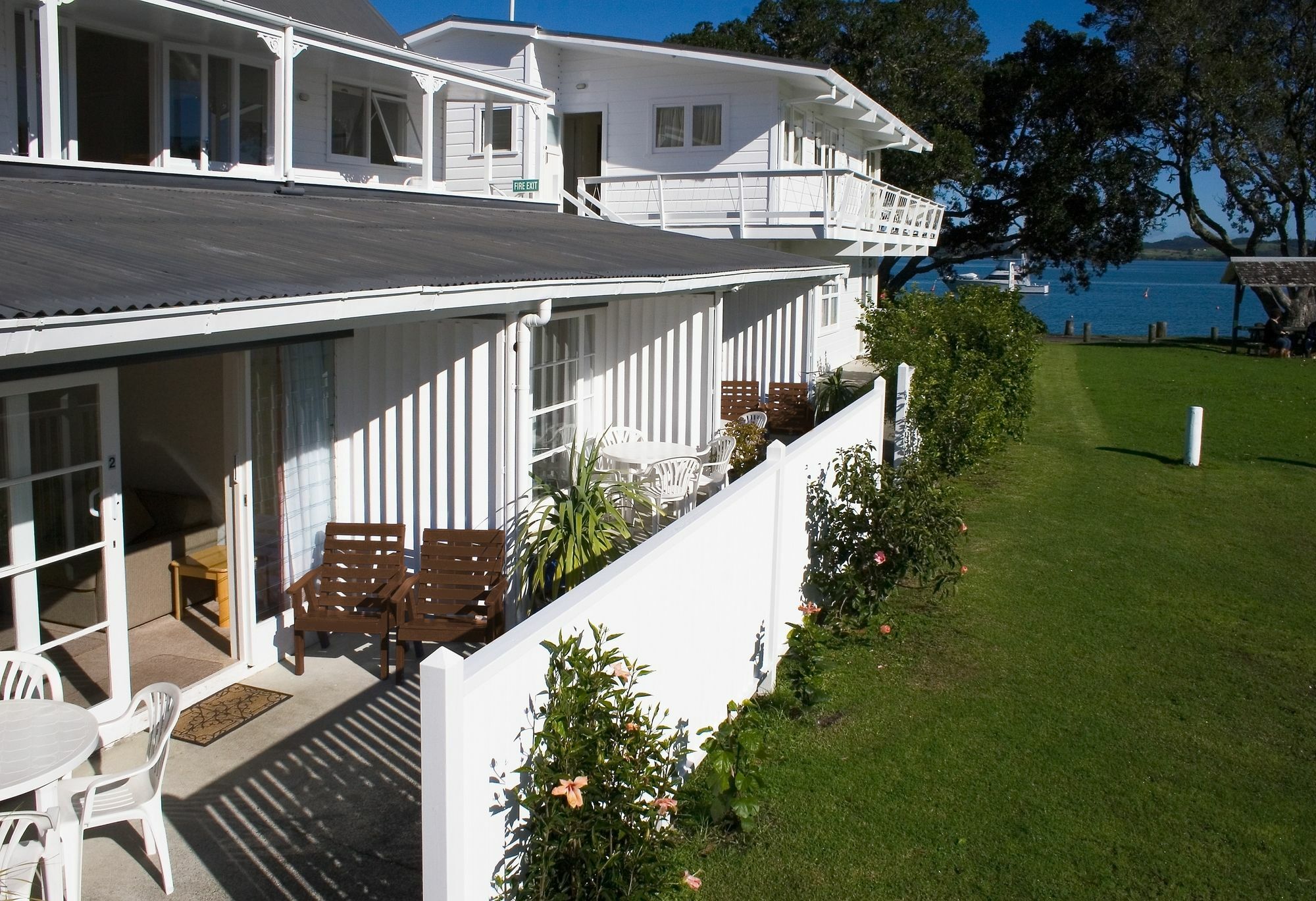 Hananui Lodge And Apartments Расселл Экстерьер фото