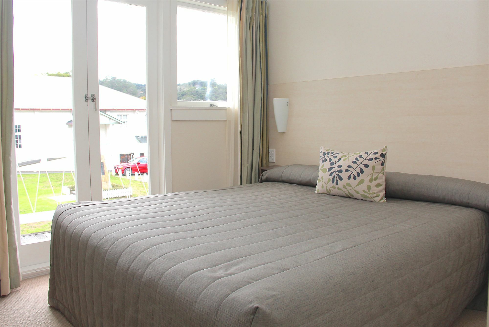 Hananui Lodge And Apartments Расселл Экстерьер фото